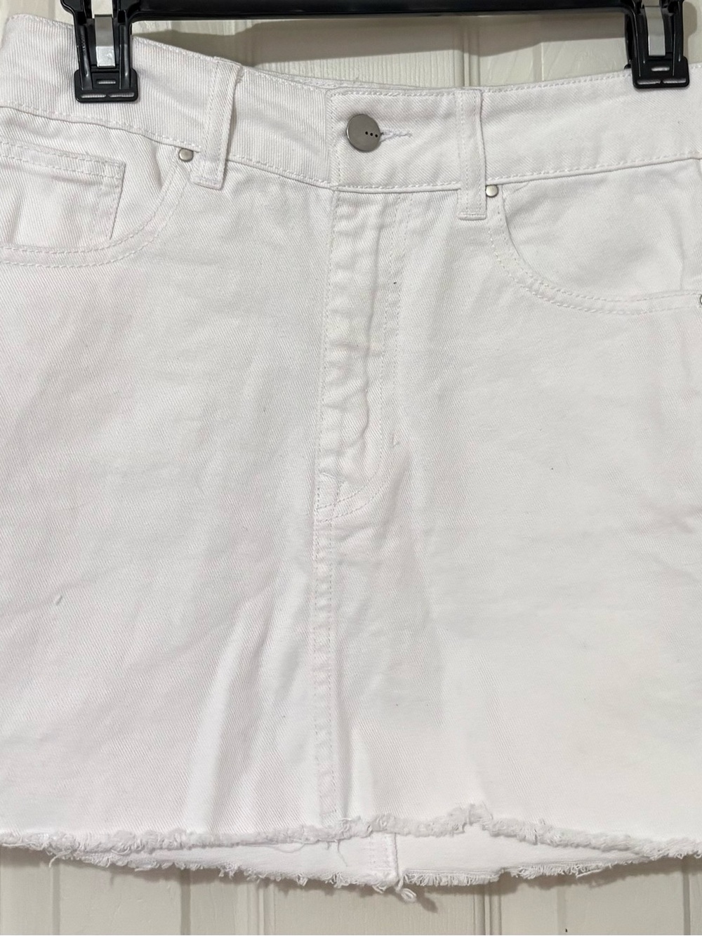 Women’s or juniors White Denim Mini Skirt with Raw Hem XS